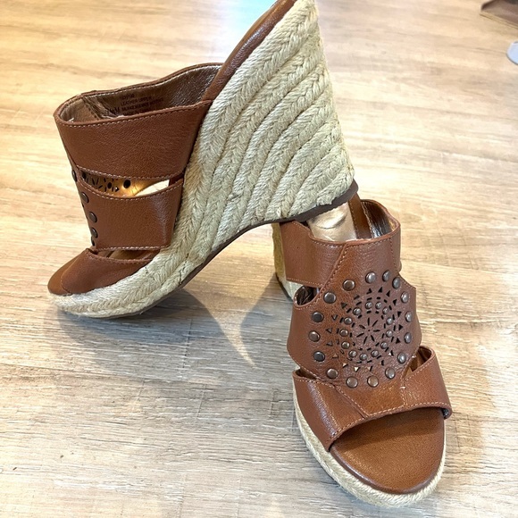 Updated! - Sofft Brown Wedges Sandals 7.5 Medium Leather Upper - Picture 2 of 15